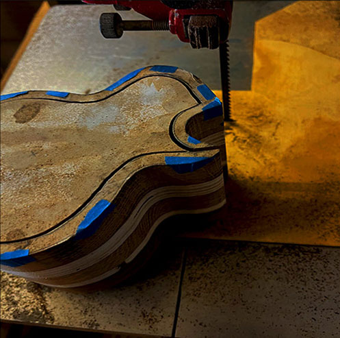 Bandsaw box sculptée et évidée à la scie à ruban