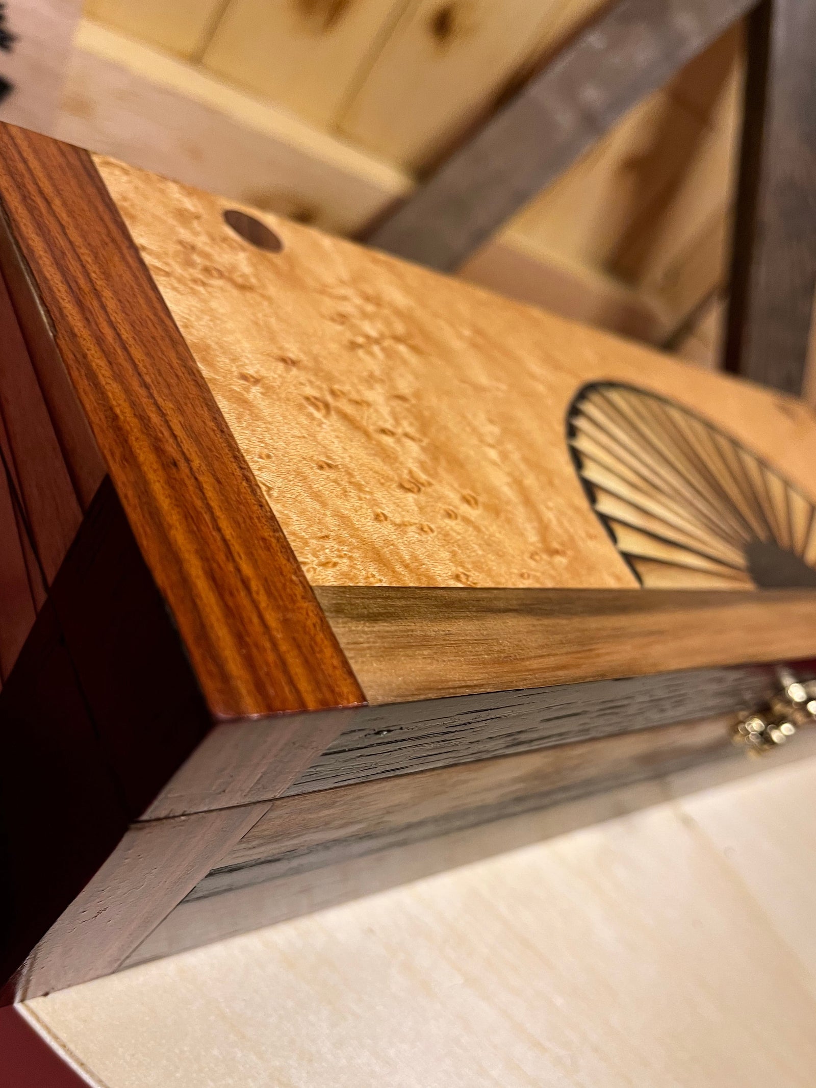 Détail de fabrication d’un coffret professionnel