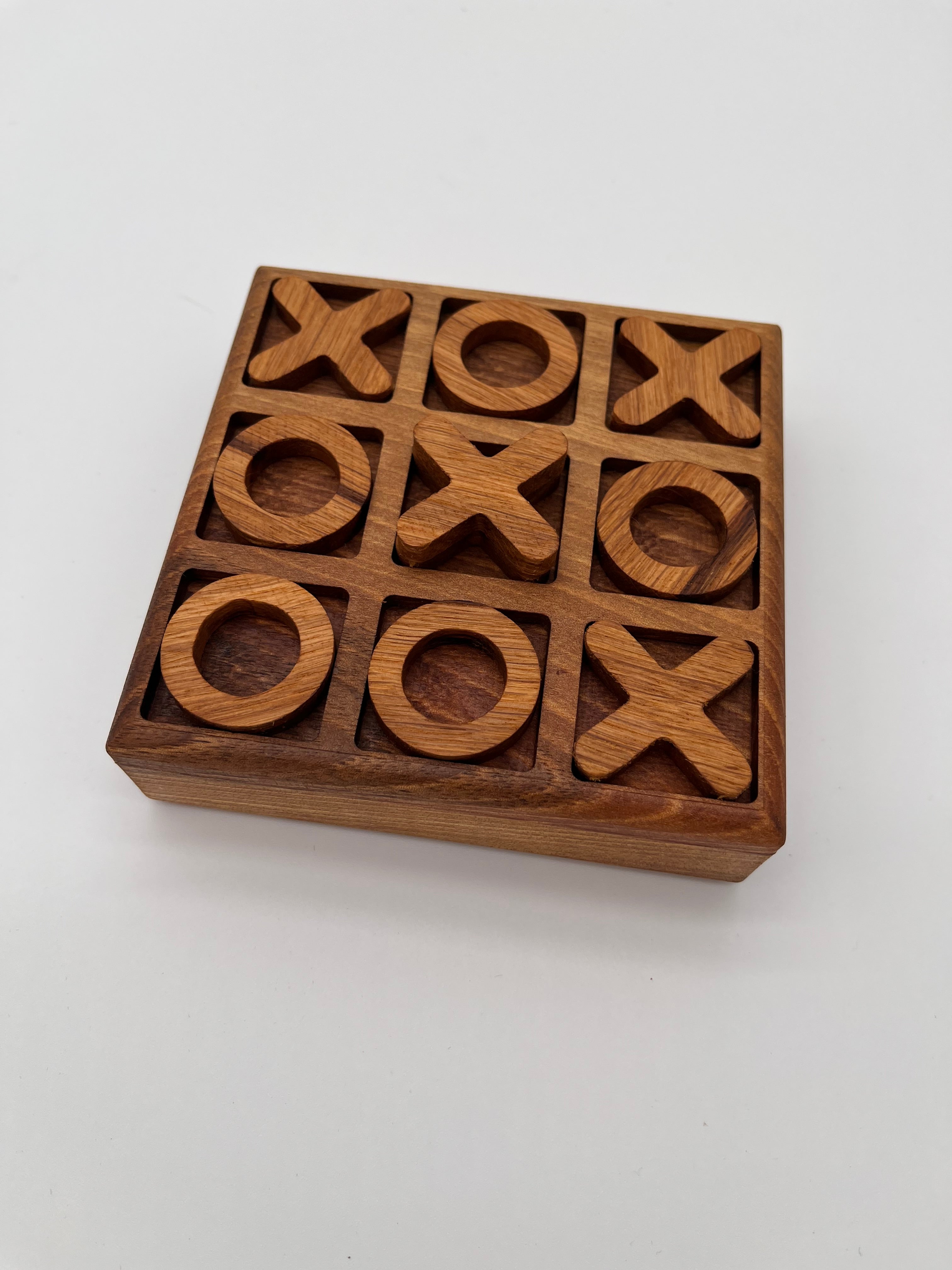 Jeu de morpion en bois avec plateau en mélèze