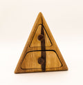 Détail de la petite bandsaw-box Toblerone en bois massif