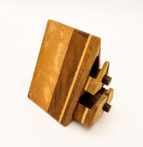 Petite bandsaw-box Toblerone triangulaire en chêne, orme et noyer