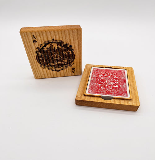 Boîte en chêne gravée sur le thème Harry Potter avec jeu de cartes