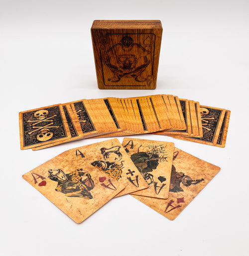 Boîte en chêne gravée sur le thème pirate