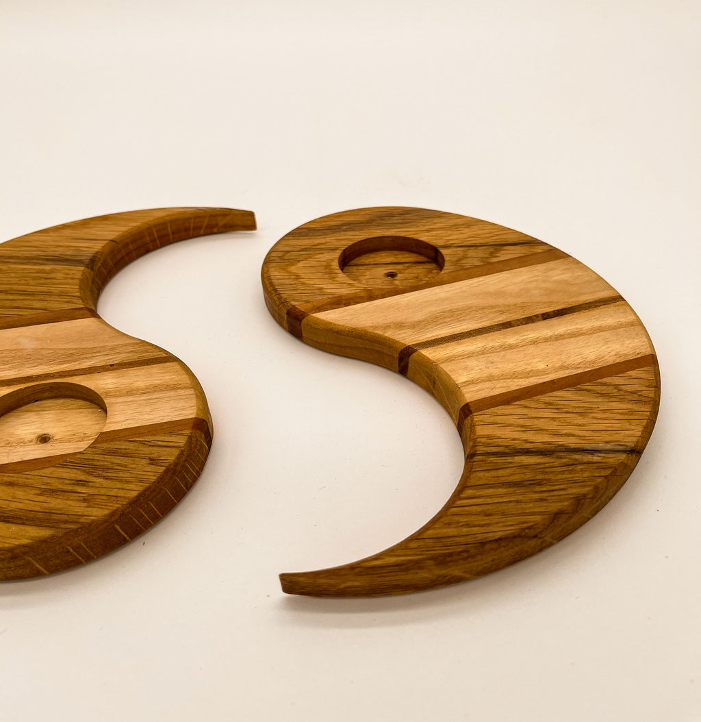 Détail du bougeoir Ying-Yang en bois