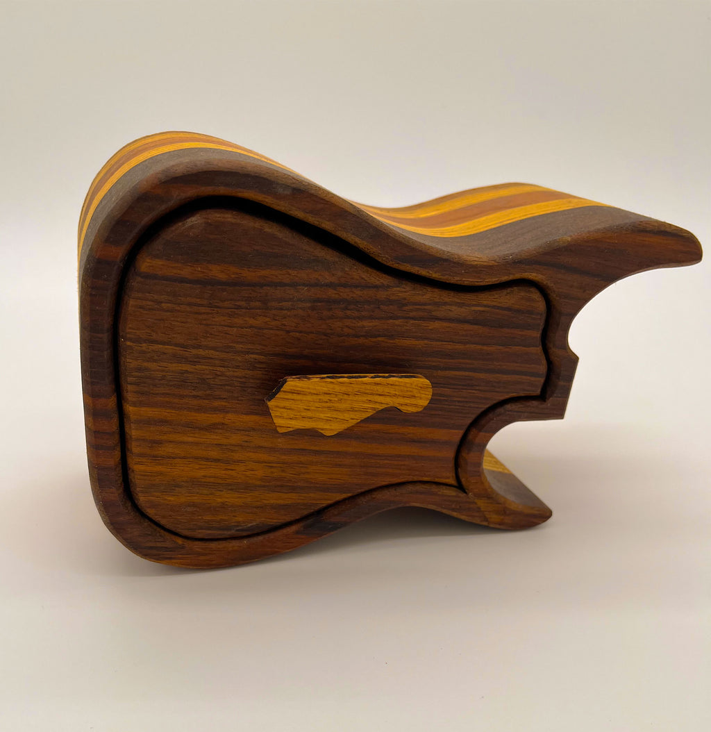 Fenderbox en noyer, vue de face