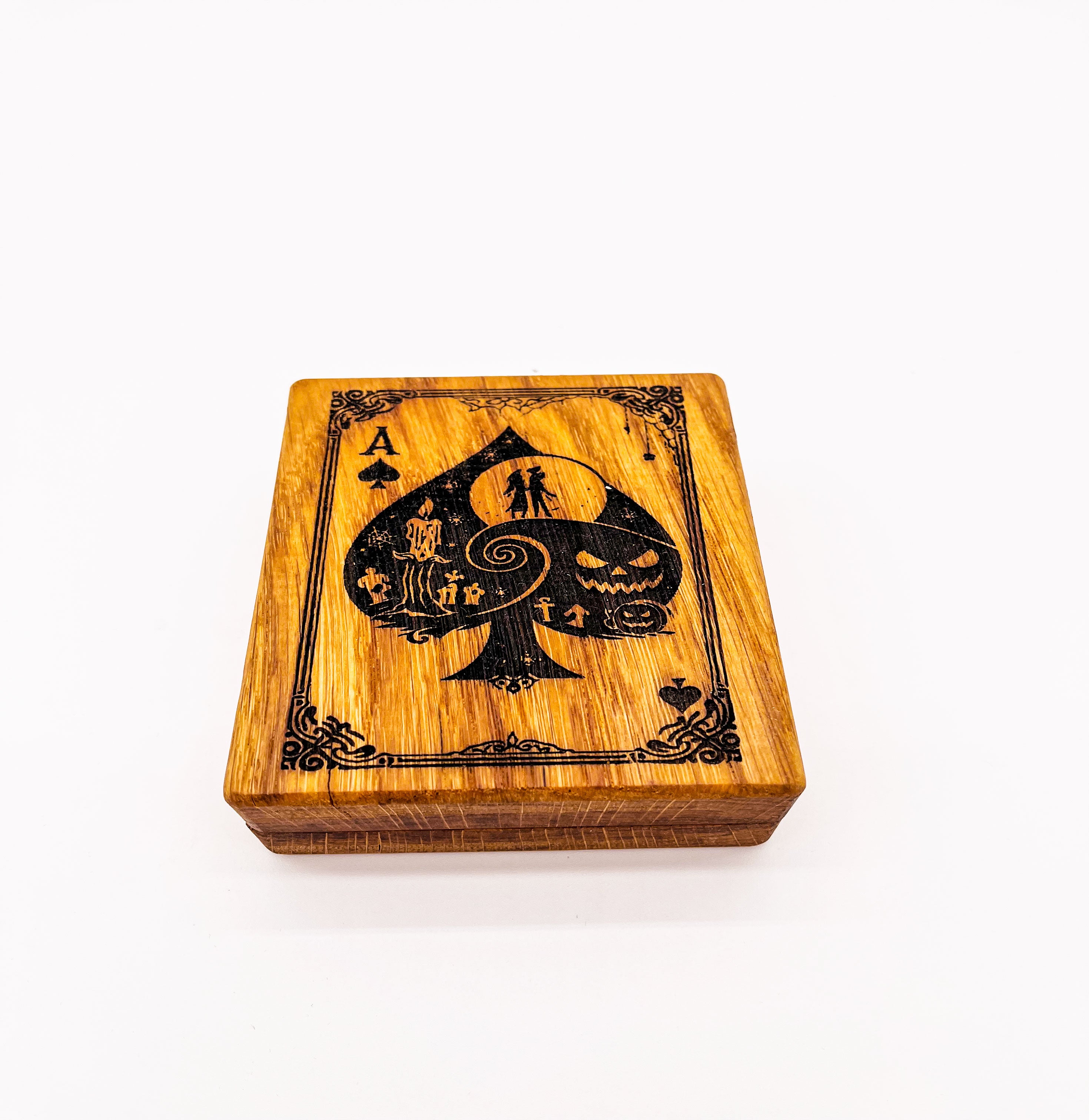 Jeu de cartes L’Étrange Noël de monsieur Jack avec sa boîte en chêne