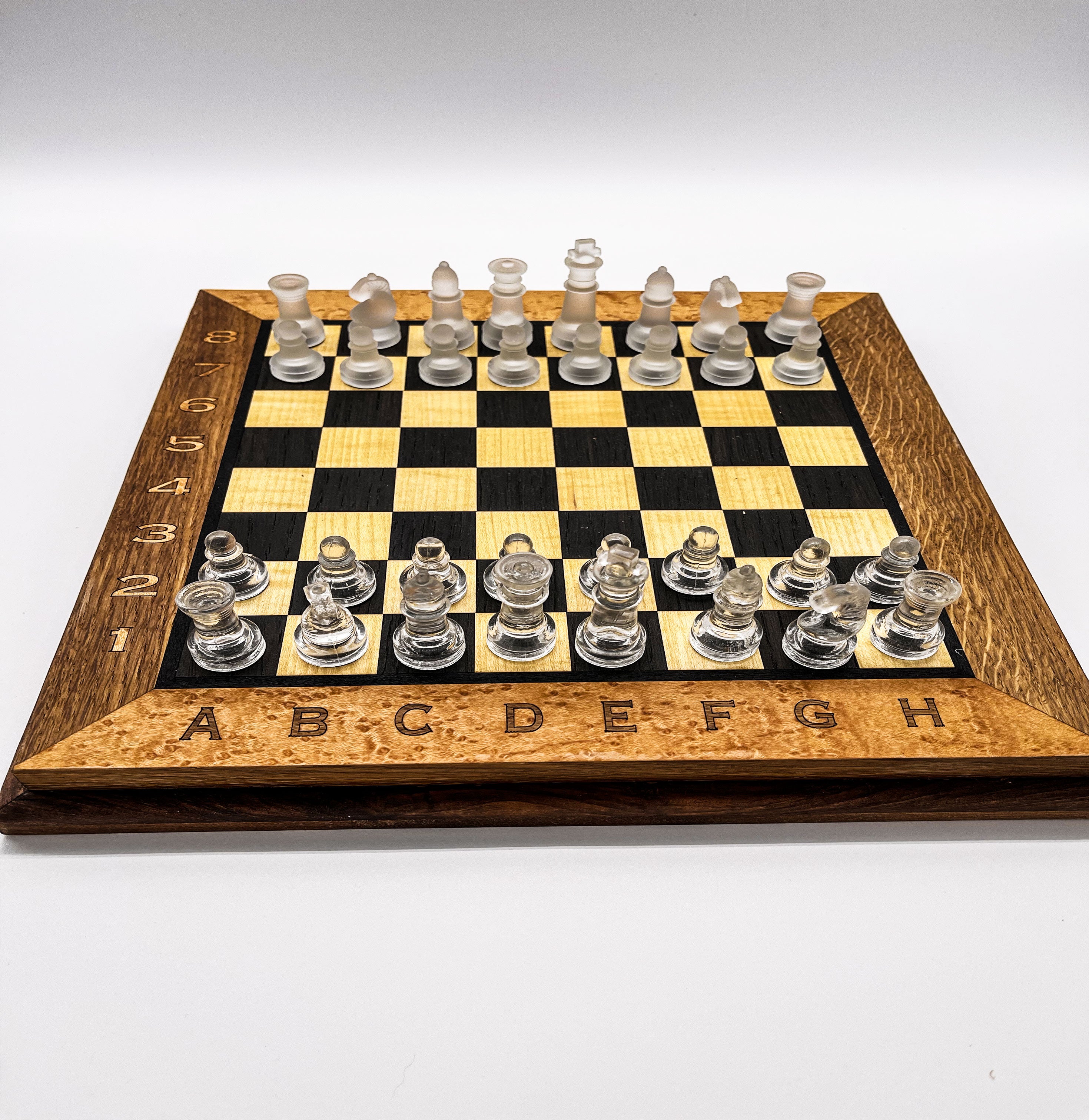 Jeu d’échecs en marqueterie, vue d’ensemble