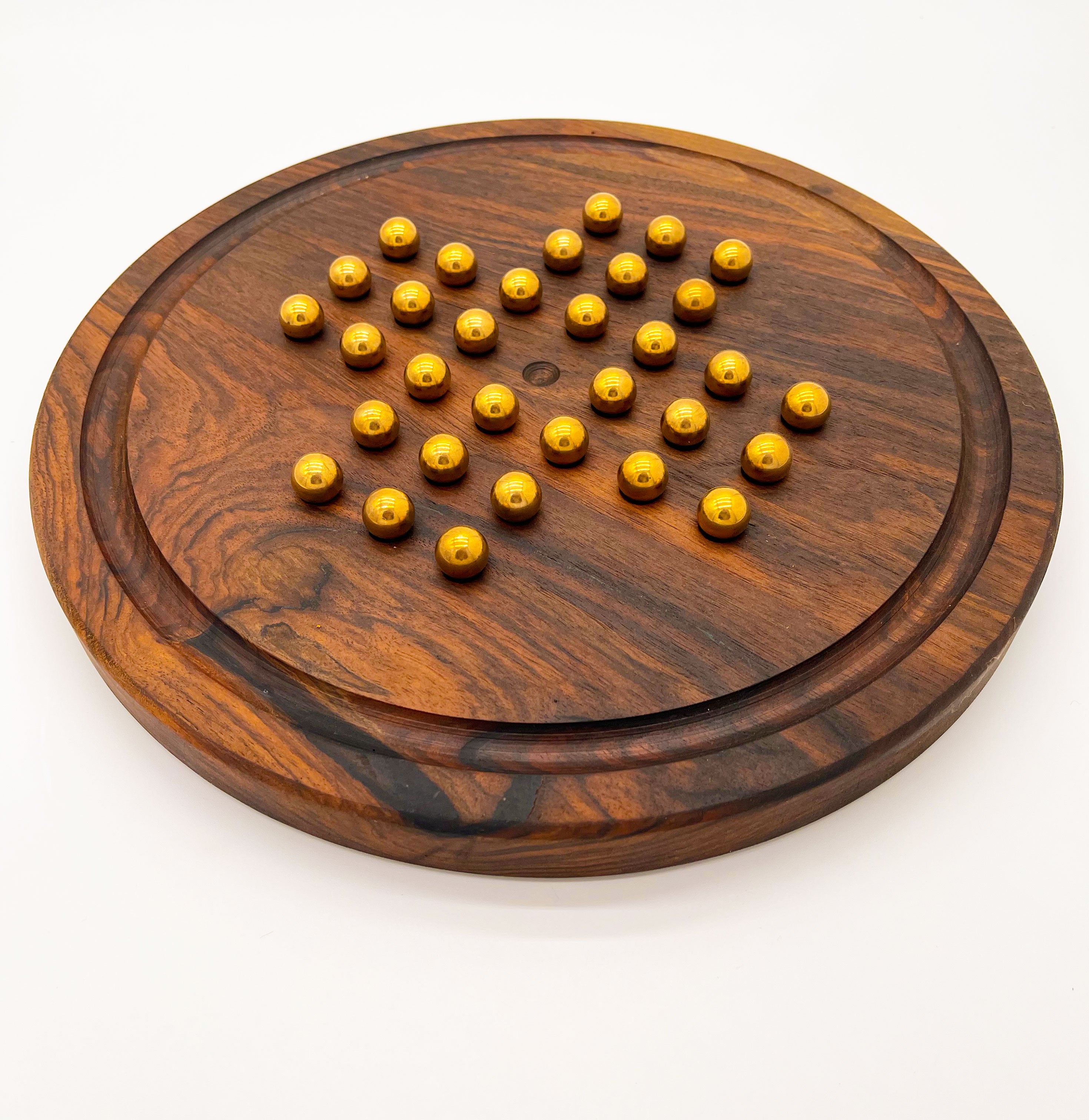 Jeu de solitaire en noyer et résine époxy noire