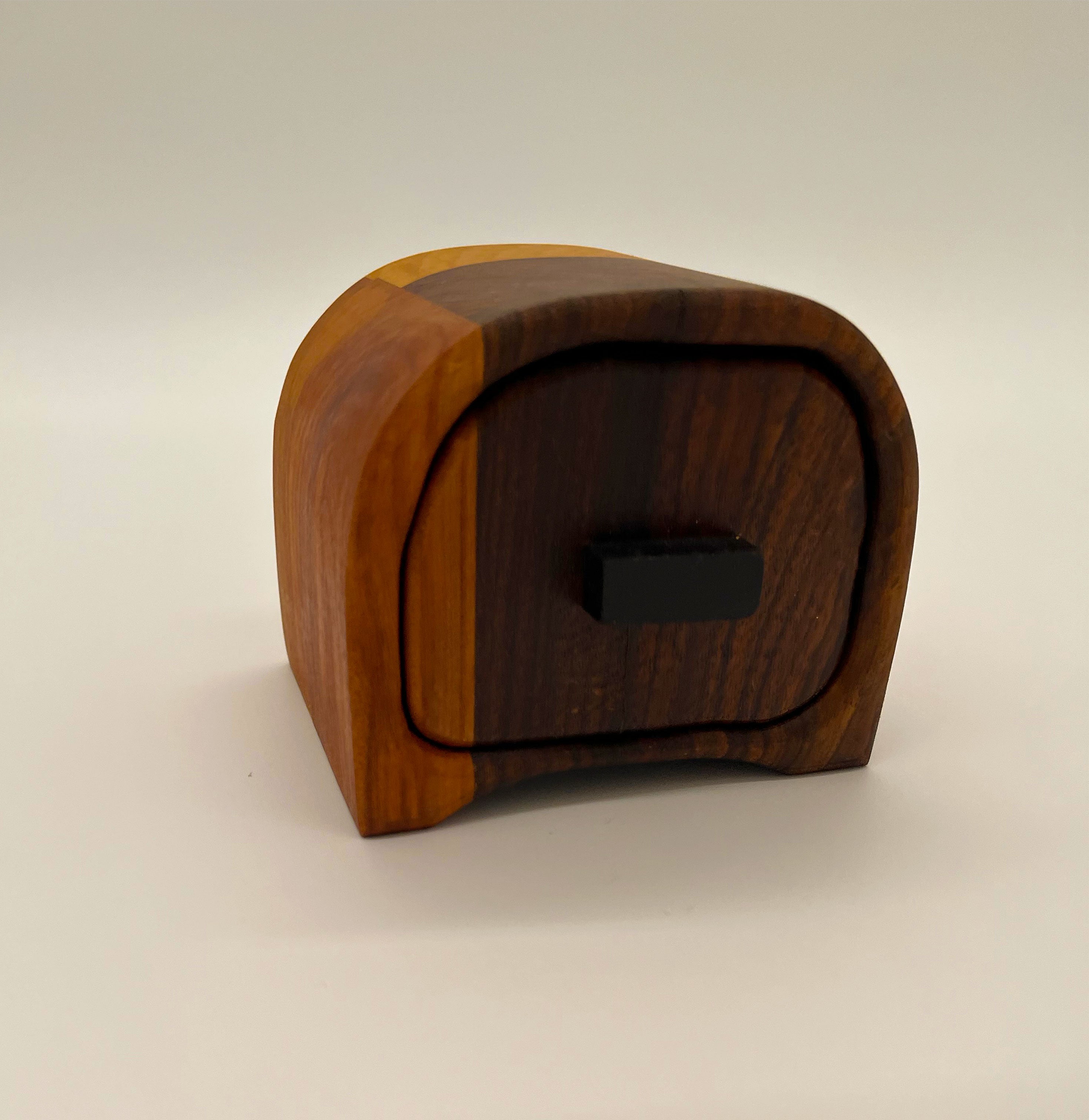 Mini bandsaw-box en noyer, cerisier, frêne et chêne